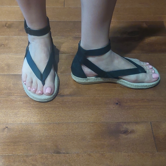 Sz 7 black leather sandals - Picture 2 of 2